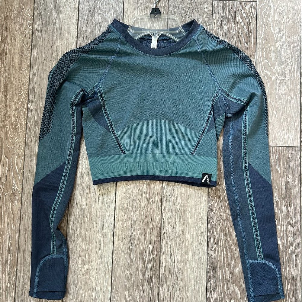 Blue/Green Athleta Athletic Cropped Long Sleeve, Extra Small